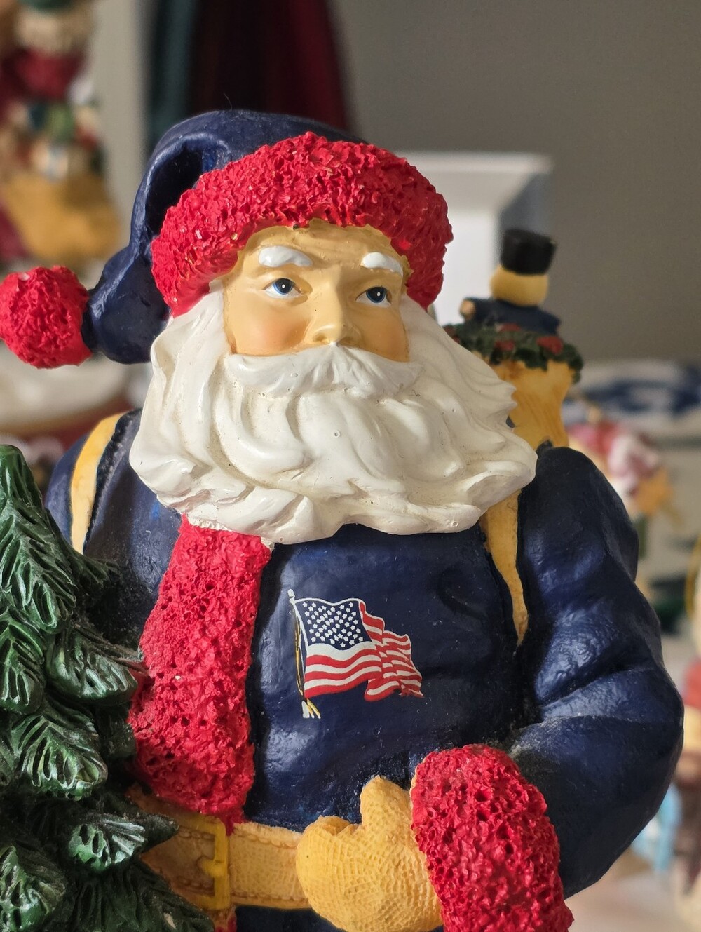 Patriotic Santa Figurine United We Stand - Picture 4 of 7